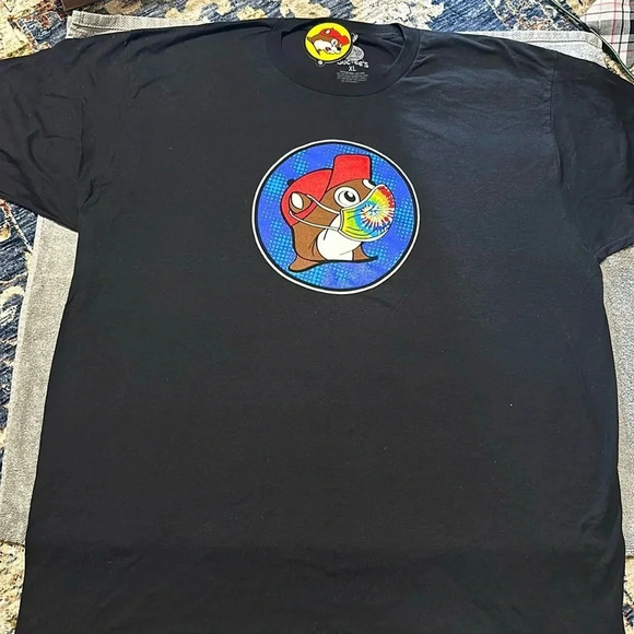 NWT BUC-EES GAS STATION SAY IT! DON’T SPRAY IT! Blk T-Shirt Unisex Size XL - Picture 3 of 6